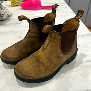 Kids size 12 blundstones